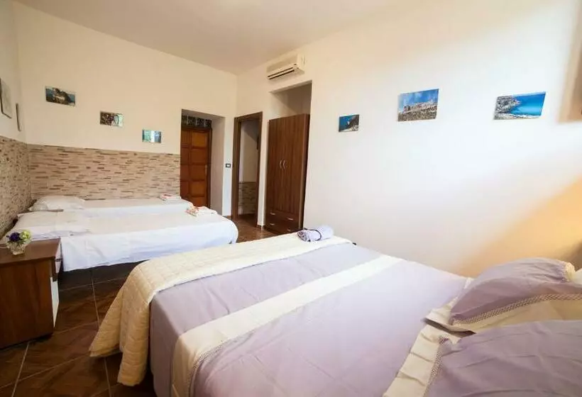 Habitació Triple Estàndard, Beb Villa Amodeo