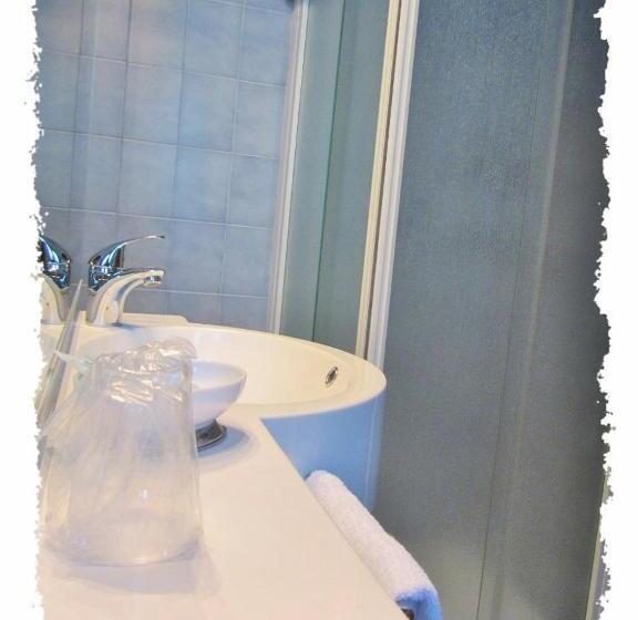 غرفة قياسية فردية, Green Castellani