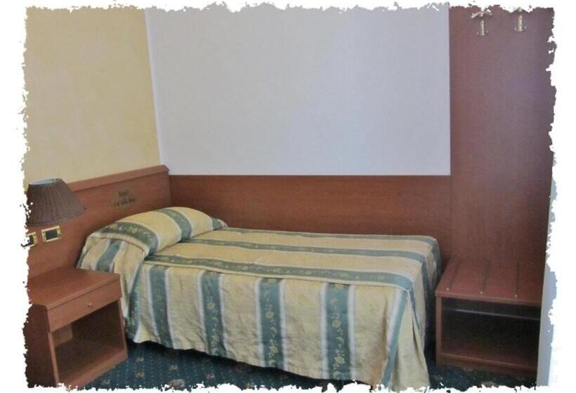 غرفة قياسية فردية, Green Castellani