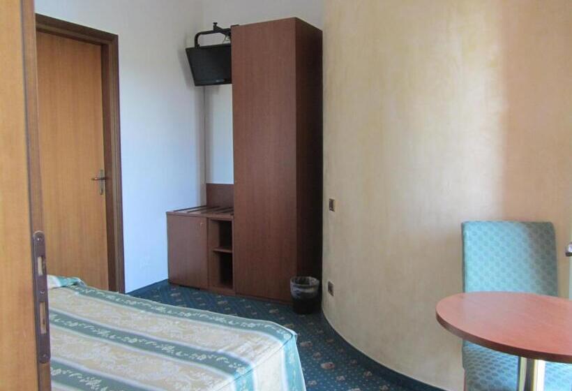 غرفة كومفورت فردية, Green Castellani