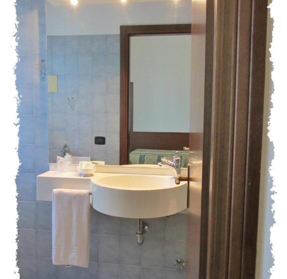 غرفة قياسية, Green Castellani