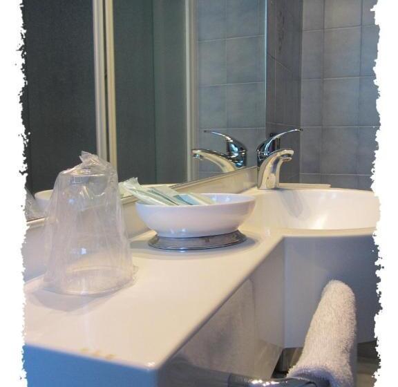 غرفة قياسية ثلاثية, Green Castellani