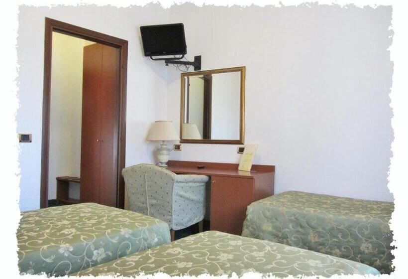 غرفة قياسية ثلاثية, Green Castellani