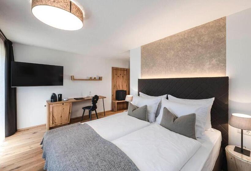 Люкс Вид на Сад, Chalet Grumer Suites&spa