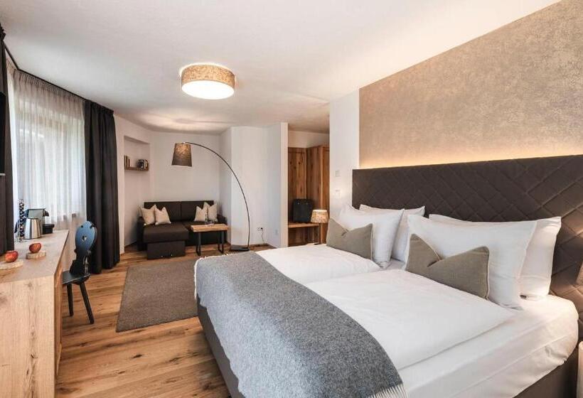 Люкс Вид на Сад, Chalet Grumer Suites&spa