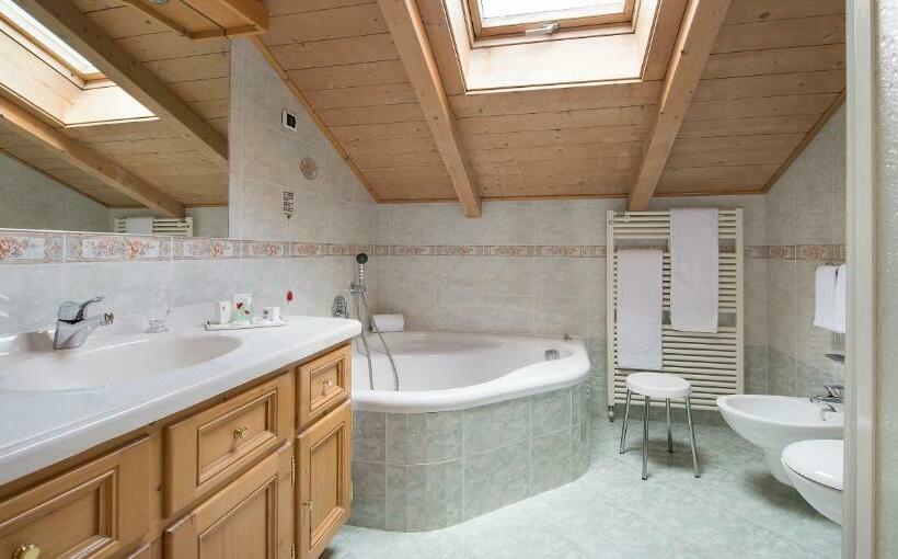 اتاق سوپریور, Crosal