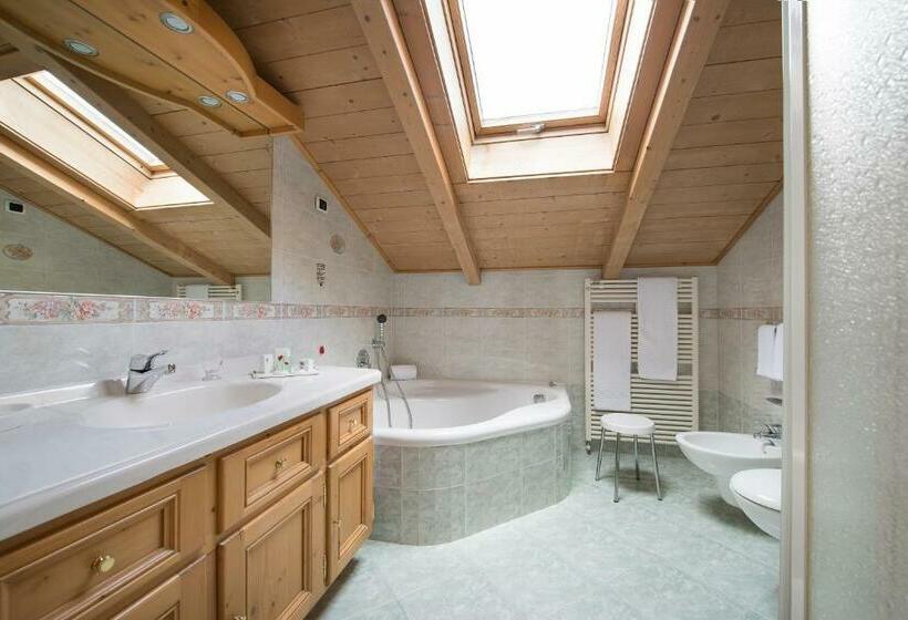 اتاق سوپریور, Crosal