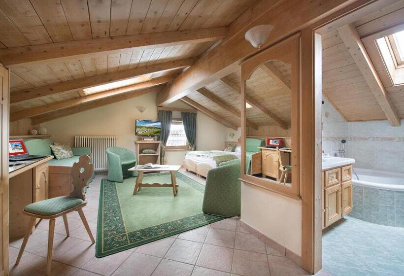 اتاق سوپریور, Crosal