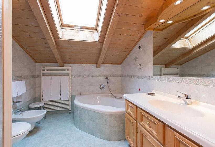 اتاق سوپریور, Crosal