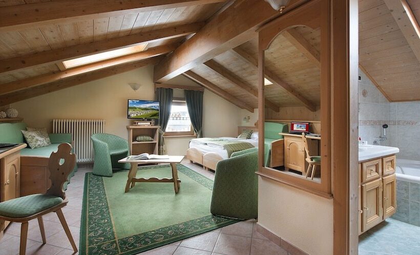 اتاق سوپریور, Crosal