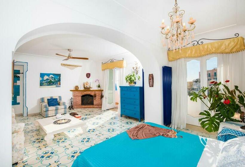 اتاق لوکس با چشمانداز دریا, Dimora Del Podestà