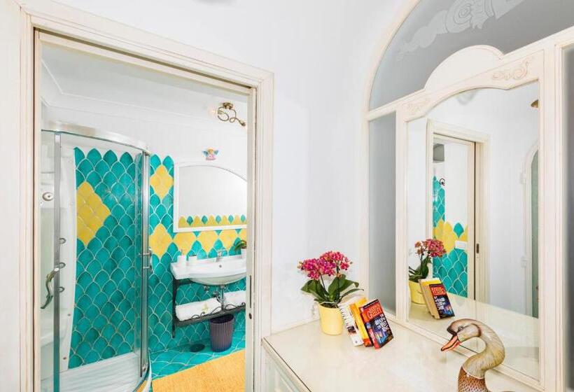 اتاق لوکس با چشمانداز دریا, Dimora Del Podestà