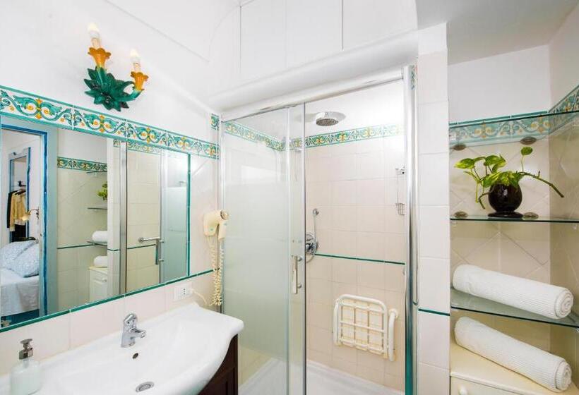 اتاق لوکس با چشمانداز دریا, Dimora Del Podestà