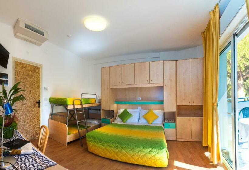 חדר משפחתי, Gimm