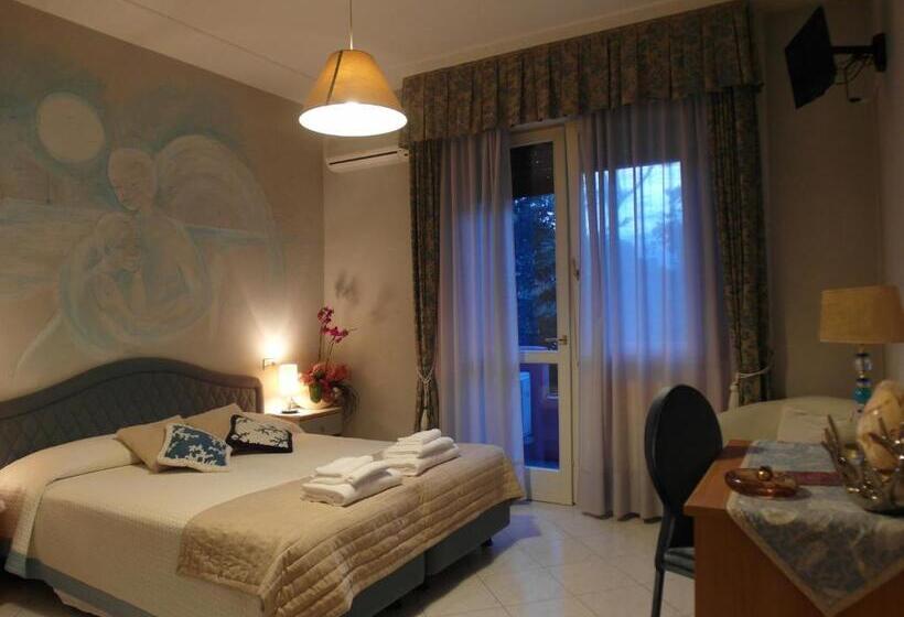 Standard Szoba Erkéllyel, Julia