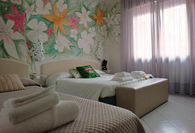 Standar Háromágyas Szoba Erkéllyel, Julia