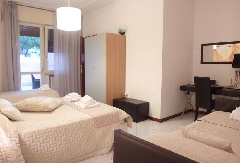 Négyszemélyes Standard Szoba Erléllyel, Julia