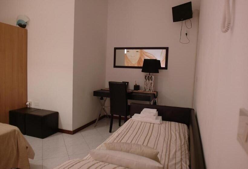 Négyszemélyes Standard Szoba Erléllyel, Julia