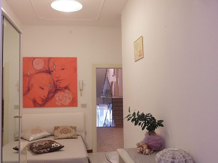 Standard Egyágyas Szoba, Julia