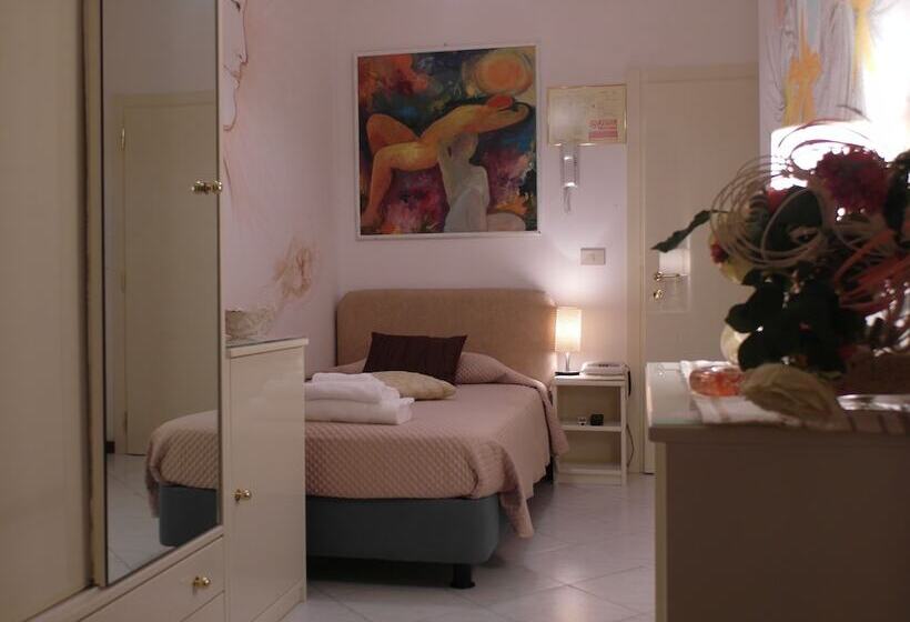 Standard Egyágyas Szoba, Julia