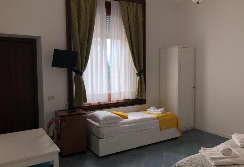 스탠다드 트리플 룸 가든 전망, La Fontana