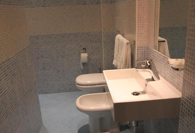 小型套房, La Madonnina