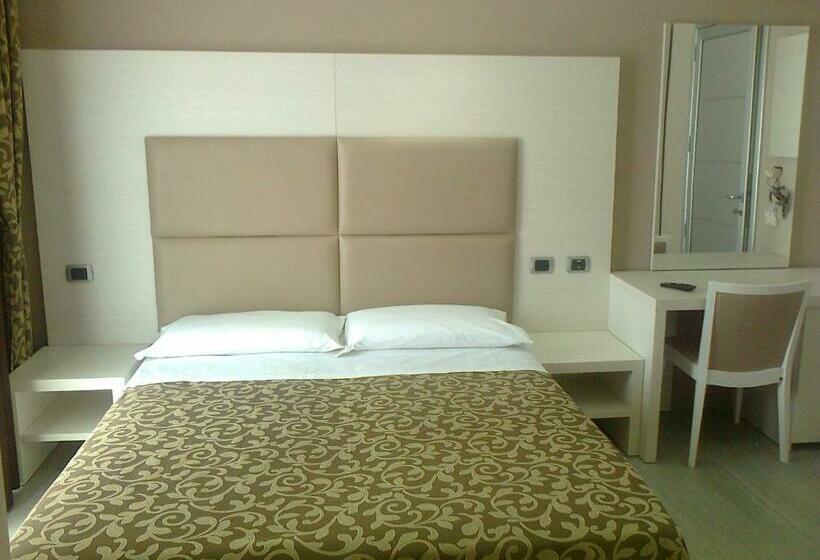 Camera Standard Vista Mare Laterale, L'approdo