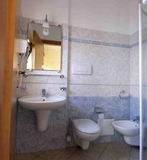 Camera Standard Vista Mare, L'approdo