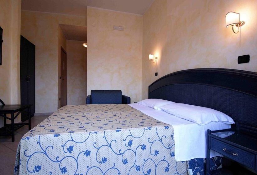 Camera Standard Vista Mare, L'approdo