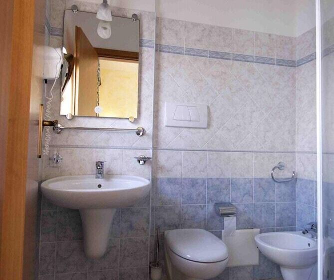 Camera Standard Vista Mare, L'approdo