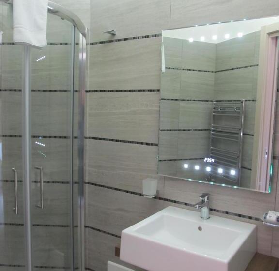 Camera Superiore Vista Mare, L'approdo