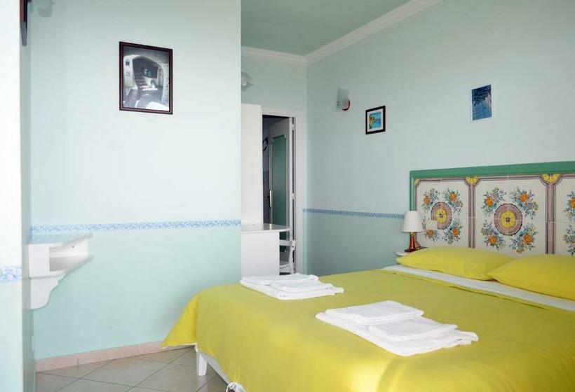 Номер Стандарт Вид на Море с Террасой, Le Ginestre Di Capri Bb & Holiday House
