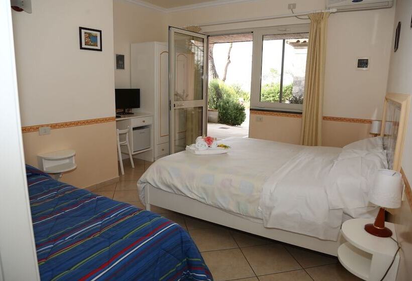 Triple Room Sea View, Le Ginestre Di Capri Bb & Holiday House