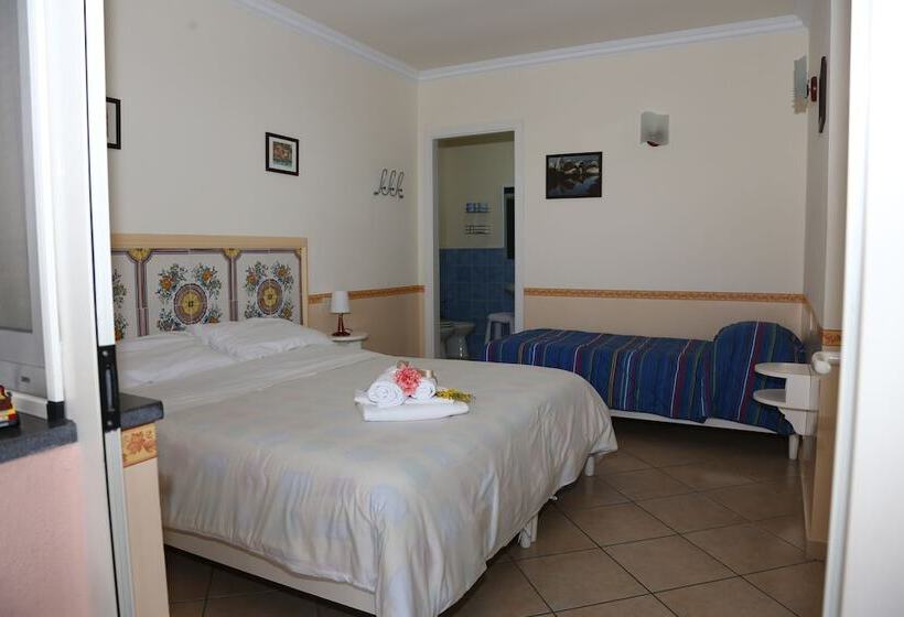 Triple Room Sea View, Le Ginestre Di Capri Bb & Holiday House