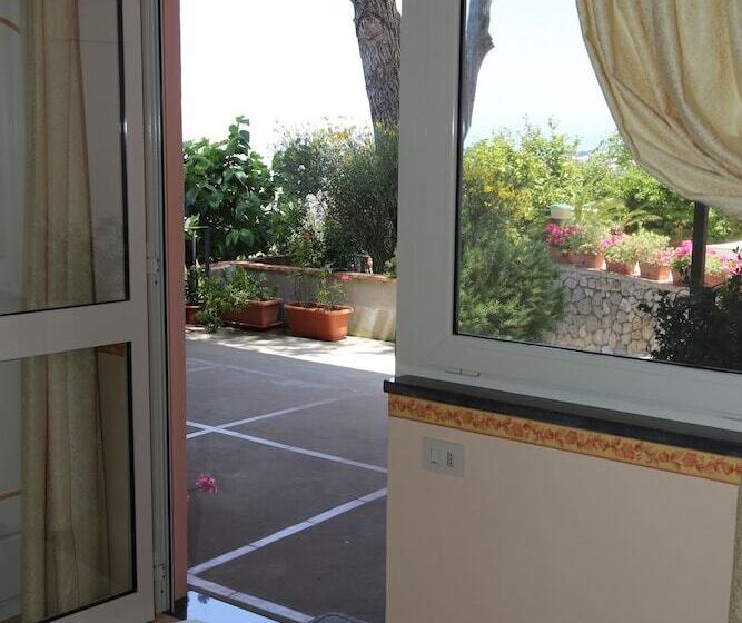 Triple Room Sea View, Le Ginestre Di Capri Bb & Holiday House