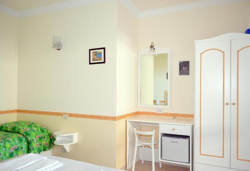 Triple Room Sea View, Le Ginestre Di Capri Bb & Holiday House