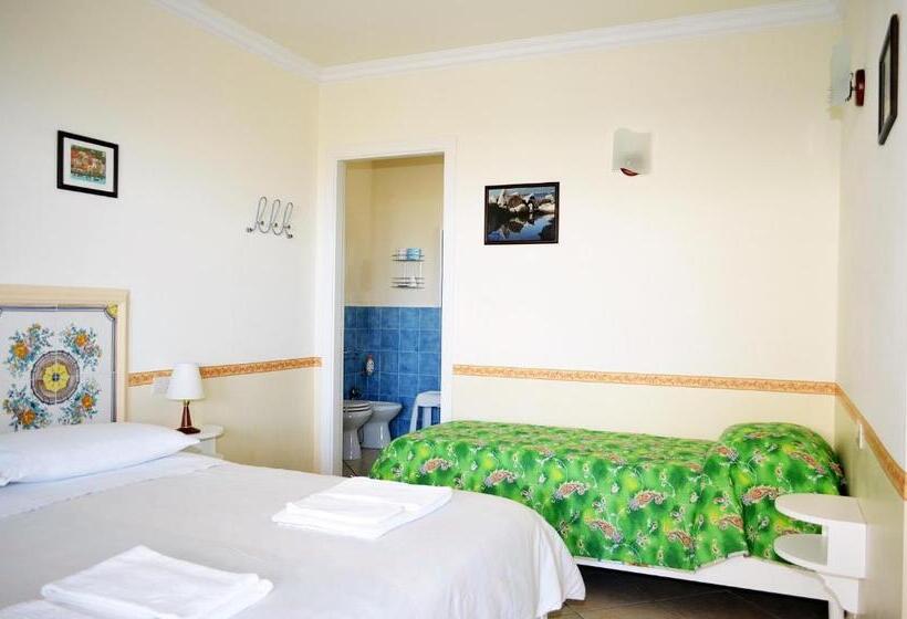 Triple Room Sea View, Le Ginestre Di Capri Bb & Holiday House