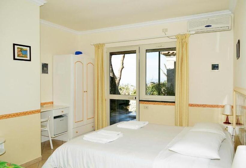 Triple Room Sea View, Le Ginestre Di Capri Bb & Holiday House