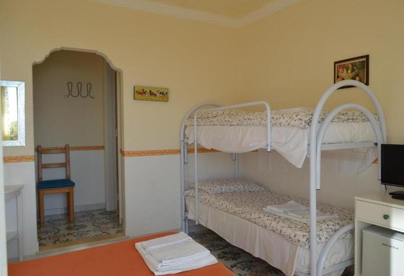 غرفة قياسية رباعية مطلة على البحر, Le Ginestre Di Capri Bb & Holiday House