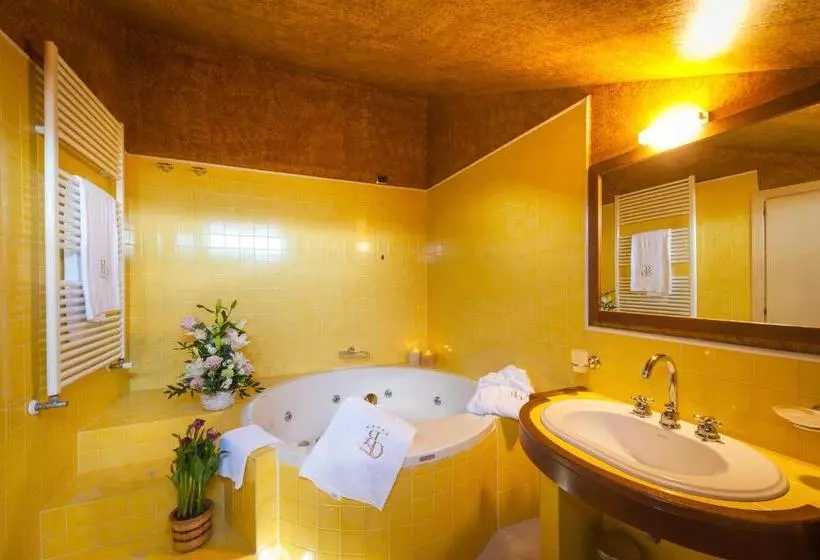 デラックストリプルルーム, Relais Ducale Spa & Pool