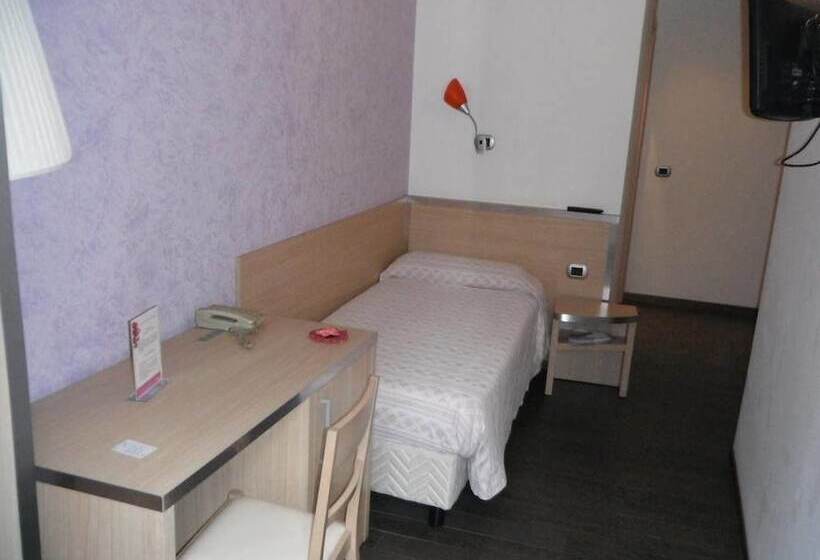 Номер Стандарт Индивидуальный, Renato