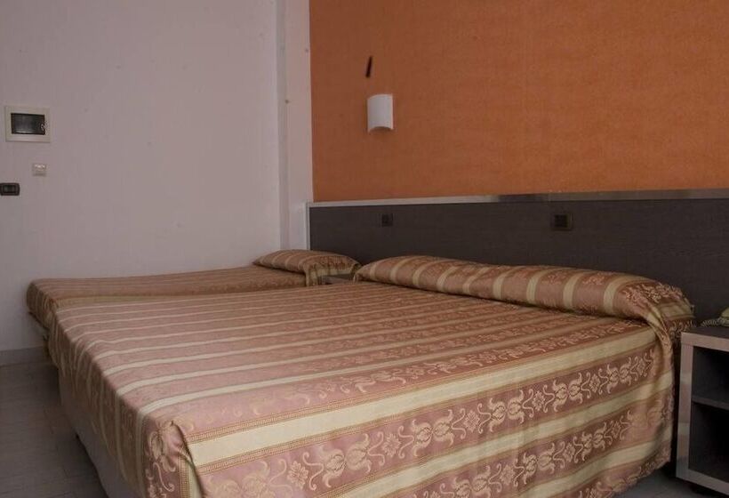 Номер Стандарт Трехместный, Renato