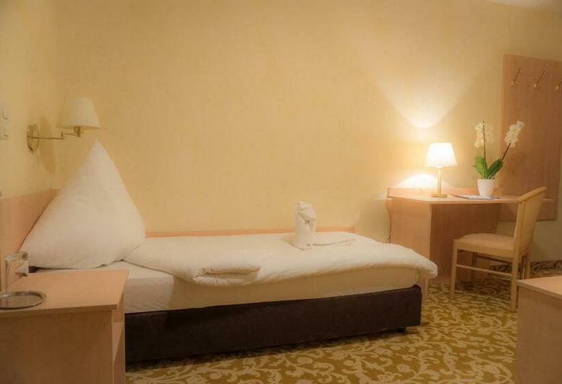 Номер Стандарт Индивидуальный с Балконом, Restaurant Alpha