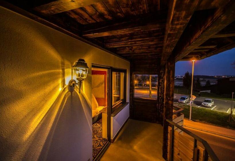 Номер Стандарт, Restaurant Alpha