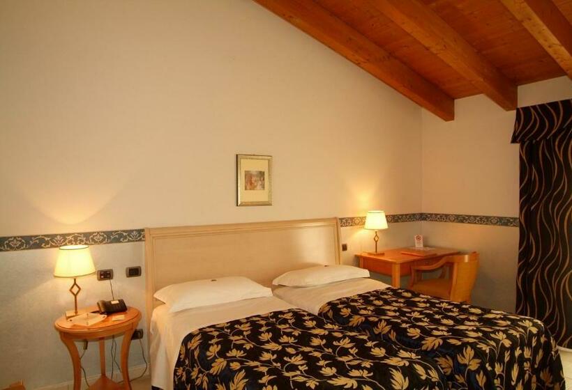 标准三人间, Ristorante Novecento