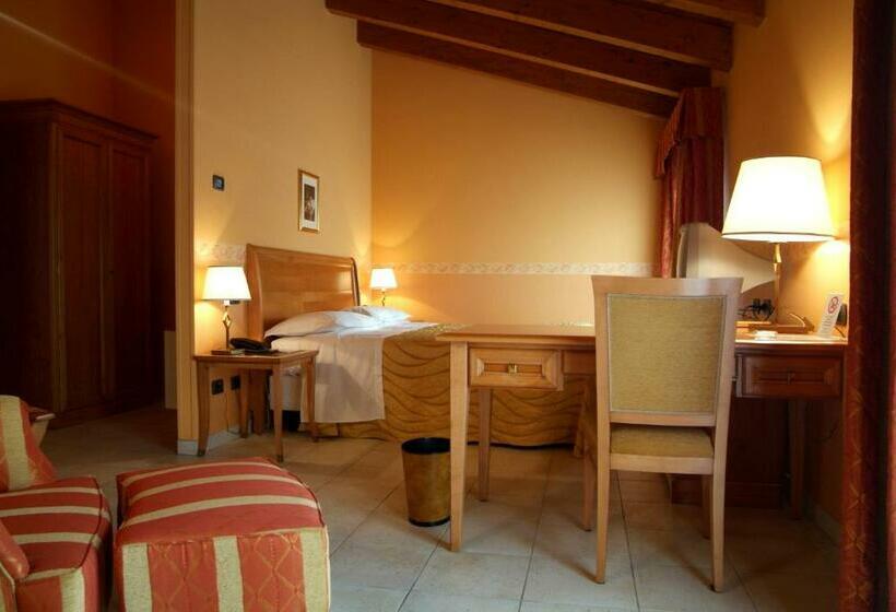 标准三人间, Ristorante Novecento