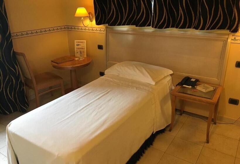 标准单人间, Ristorante Novecento