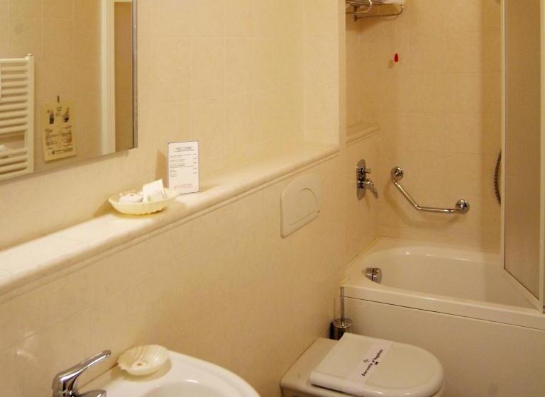 标准单人间, Ristorante Novecento