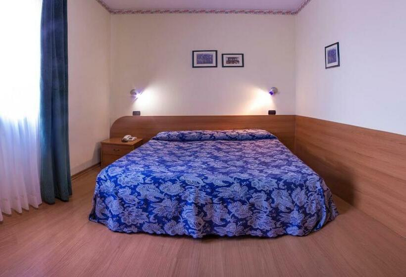 标准三人间, Sporting