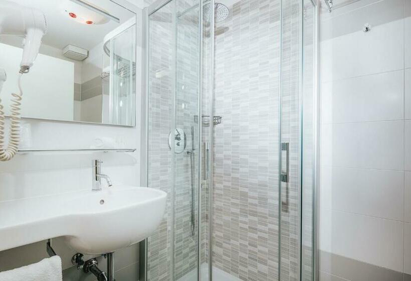 חדר סופריור, Vienna